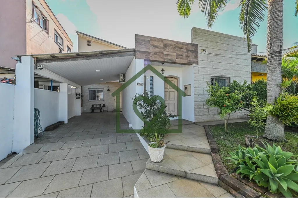 Ótima casa, com perfeita posição solar, podendo ser utilizadas concomitante comercial e residenci...
