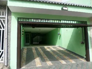 Imagem Imperdível Sobrado à Venda em Santo André-SP, Jardim Las Vegas: 3 quartos, 1 suíte, 4 banheiros, 8 vagas de garagem, 220m².