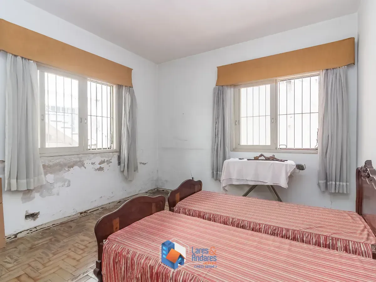 Imagem Casa para venda em Lapa com 6 quartos, sendo 2 suítes, 132m²
