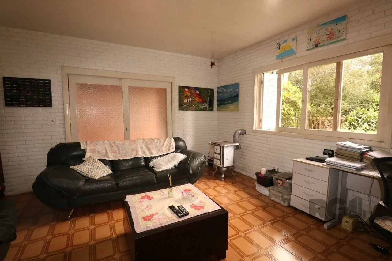 Imagem Casa com 2 quartos, vaga de garagem, churrasqueira, com 200m² privativos no centro de Esteio/RS
