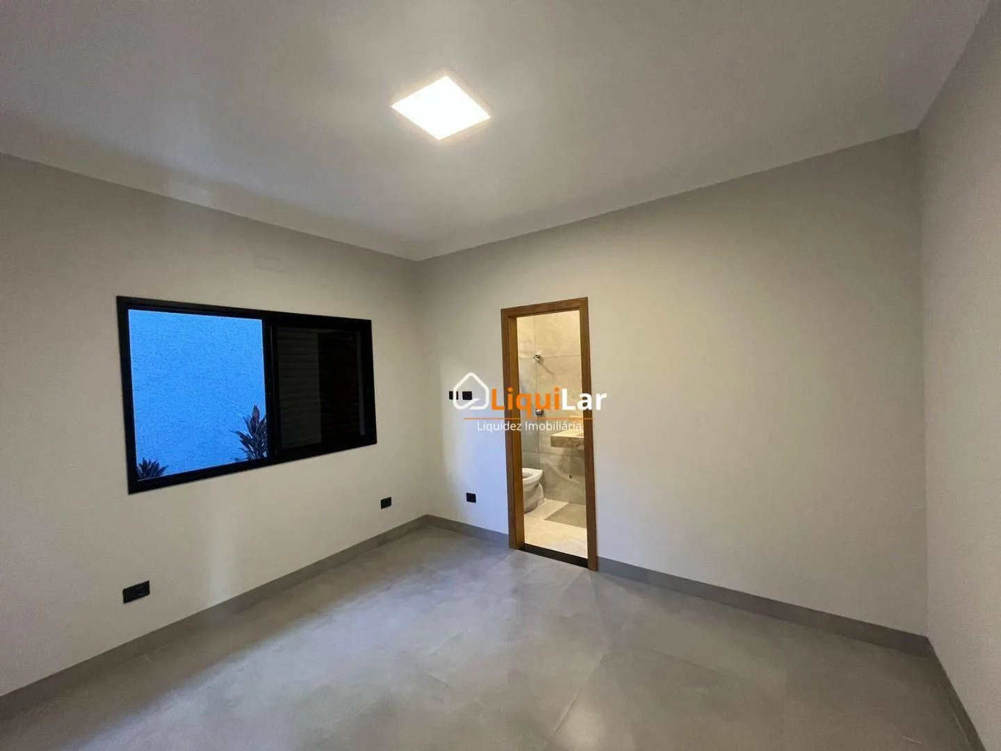 Imagem Casa Térrea de Alto Luxo na Vila Planalto com 3 Suítes, Escritório e Piscina Aquecida