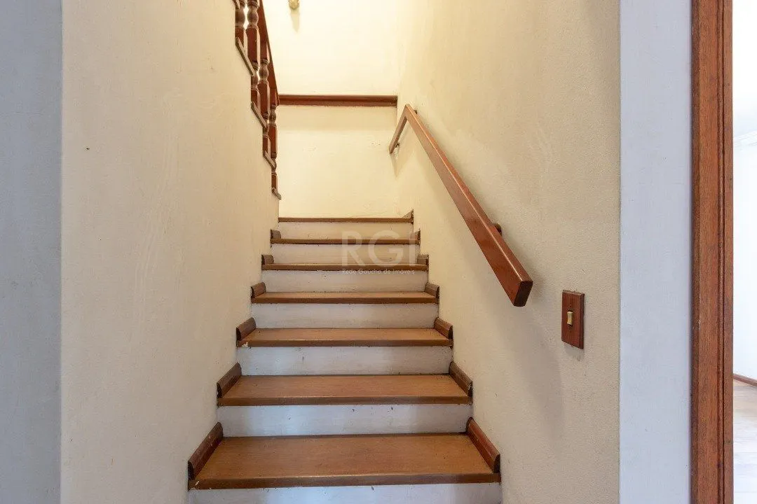 Imagem Casa para Venda - 460m², 4 dormitórios, sendo 1 suites, 4 vagas - Cristal