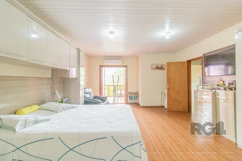 Imagem Casa com 3 dormitórios e 3 vagas no bairro Santa Tereza