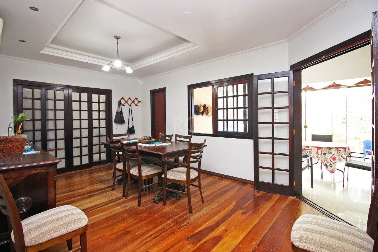 Imagem Casa 4 Suítes e 6 vagas de garagem no bairro Jardim Itu