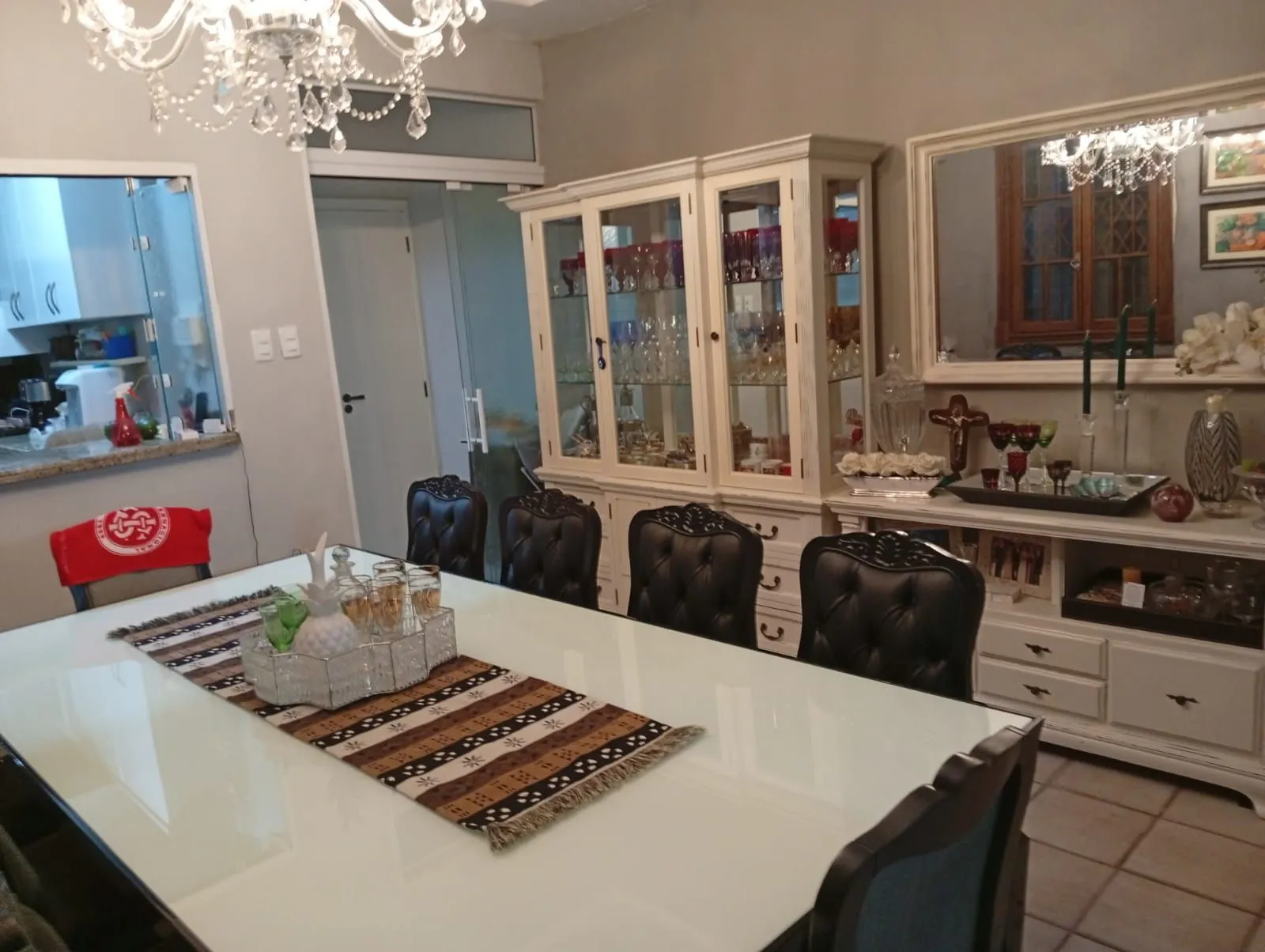 Imagem Casa com 5 quartos , 7 banheiros e pátio!