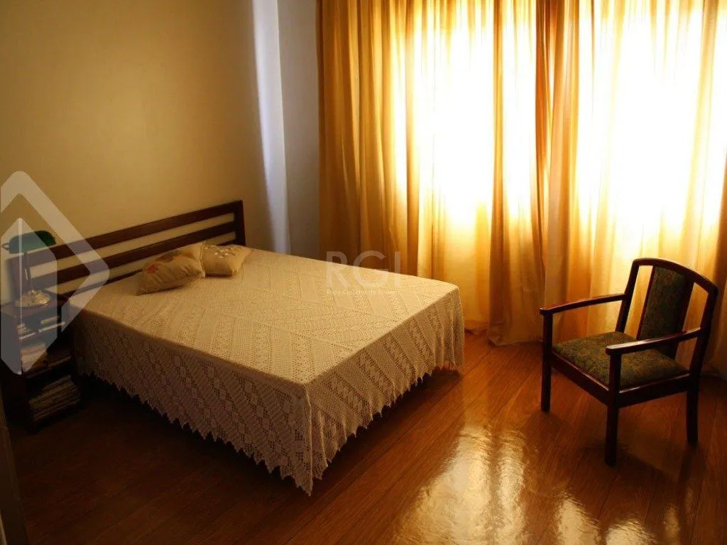 Imagem Casa para Venda - 246.24m², 5 dormitórios, sendo 1 suites, 4 vagas - Rubem Berta