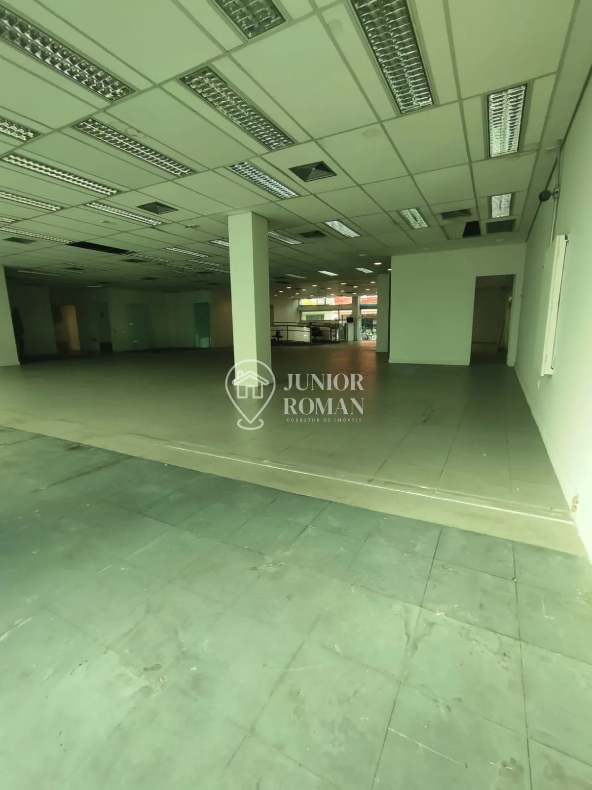 Imagem PRÉDIO COMERCIAL 2.579M² COM 35 VAGAS - EX AGÊNCIA BANCÁRIA EM SBC