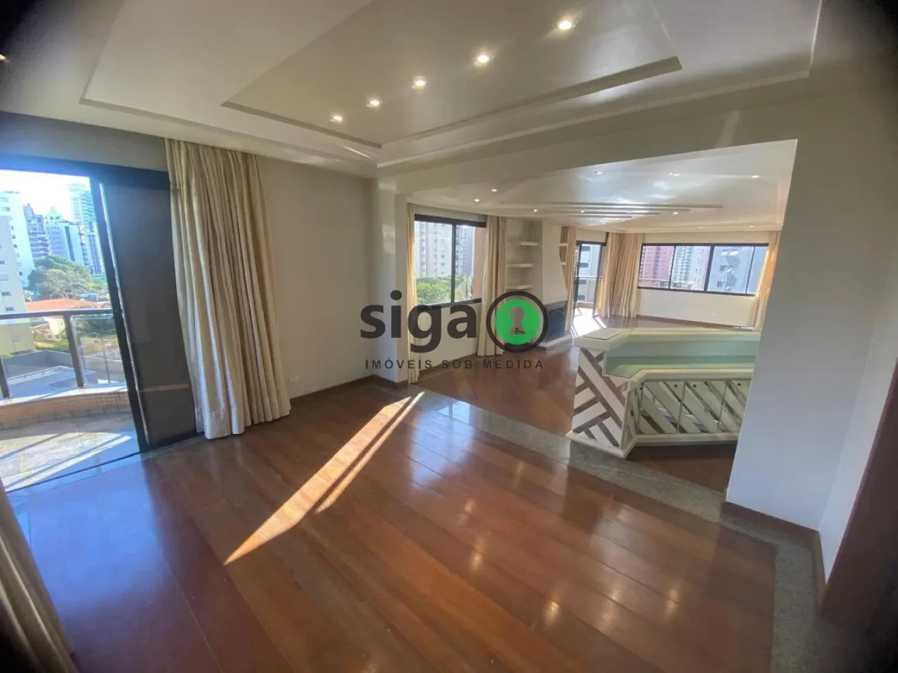 Imagem Apartamento á Venda - 235m², 4 Suítes e 4 Vagas em Moema.