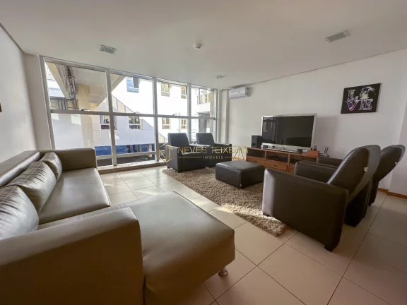 Imagem Excelente apartamento com armários em todos os cômodos, com área de lazer completa.
