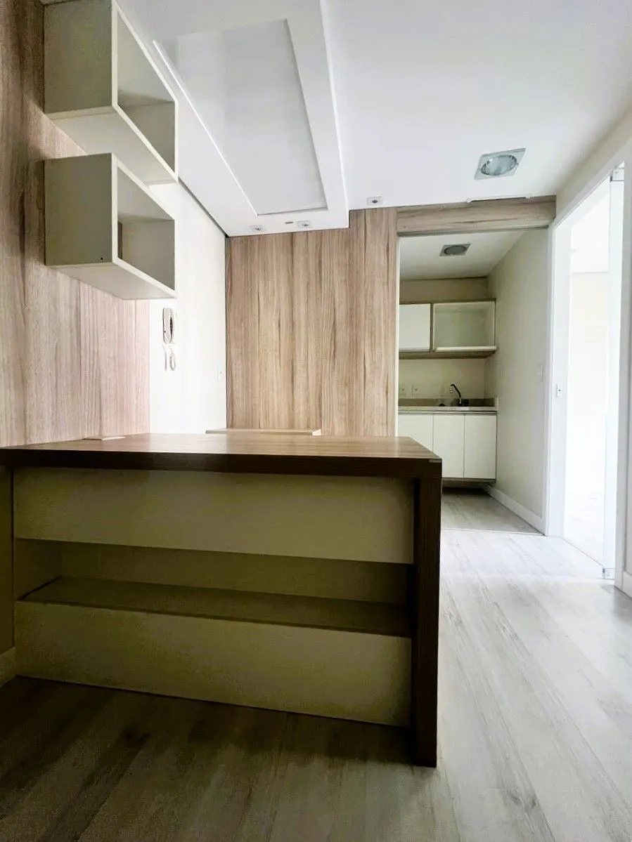 Imagem SALA COMERCIAL SEMIMOBILIADA COM VAGA, PARA VENDA OU LOCAÇÃO NO BAIRRO CENTRO HOSTÓRICO!