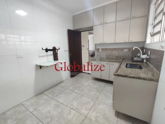 Imagem BELISSIMA CASA COM PISCINA NO BAIRRO DO EMBARÉ, 3DORMITÓRIOS, 1 SUÍTE, GARAGEM PARA 3 CARROS. VALOR R$1.200.000,00