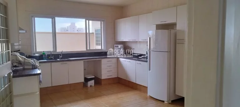Imagem Casa Residencial / Comercial à venda com 3 dormitórios na Mercês, Uberaba