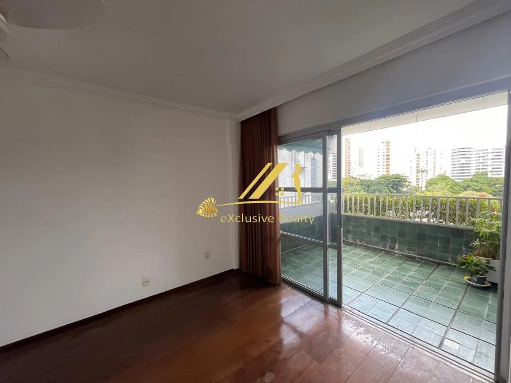 Imagem Apartamento 4 quartos, 2 suítes com varanda, living espaçoso 170m2, perto do Shopping Barra. 2 vagas. Prédio com piscina, salão de festas, vaga de vis