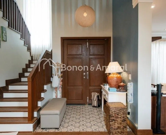 Imagem Casa de condomínio com 304 m² e 5 quartos