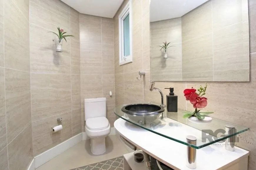 Imagem Casa 245m² - 3 dormitórios, 4 vagas no bairro Cavalhada