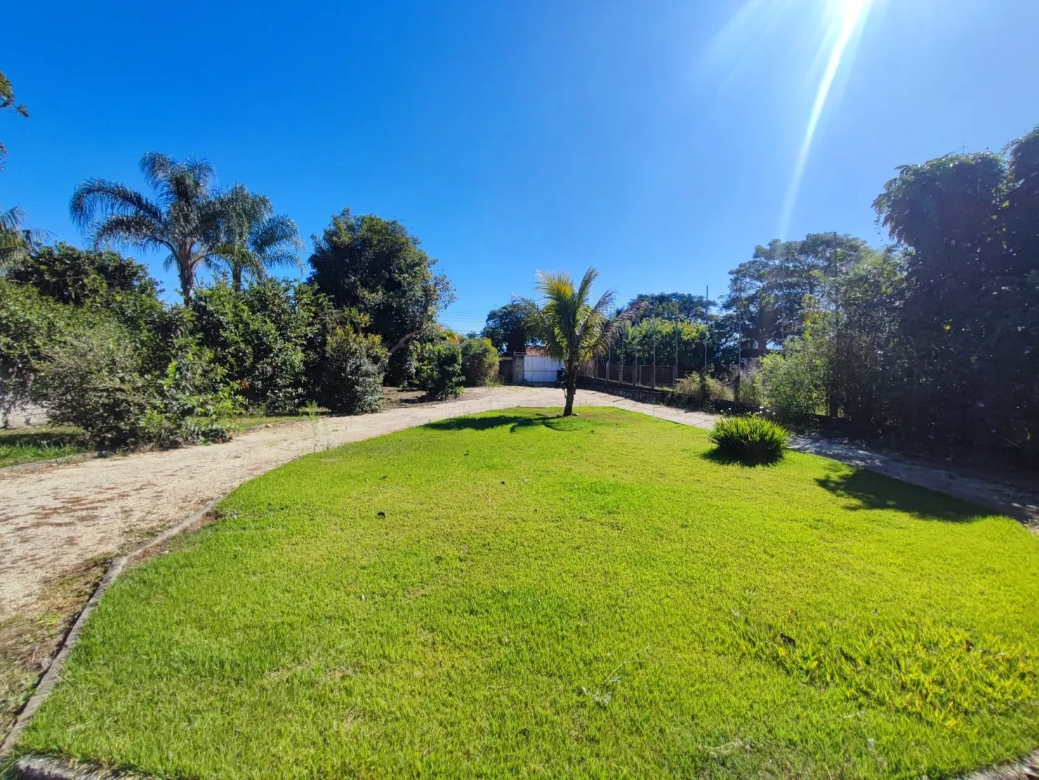 Imagem Casa à venda 3 Quartos, 1 Suite, 4 Vagas, 2105M², Parque Lago Azul, Pindamonhangaba - SP
