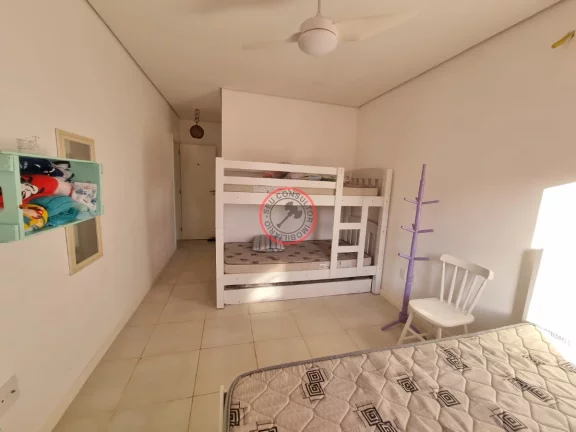 Imagem ESCRITURA DEFINITIVA, CASA A VENDA COM 3 SUÍTES,TODA MOBILIADA EM CONDOMINIO COM PISCINA, SALÃO DE FESTAS PERTO DE TODO COMÉRCIO