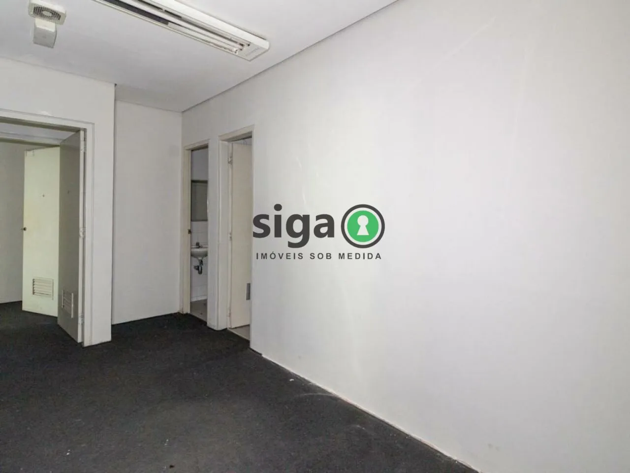 Imagem Loja no térreo com 180m², com 6 salas e 3 banheiros para Locação ou Venda em Alto de Pinheiros