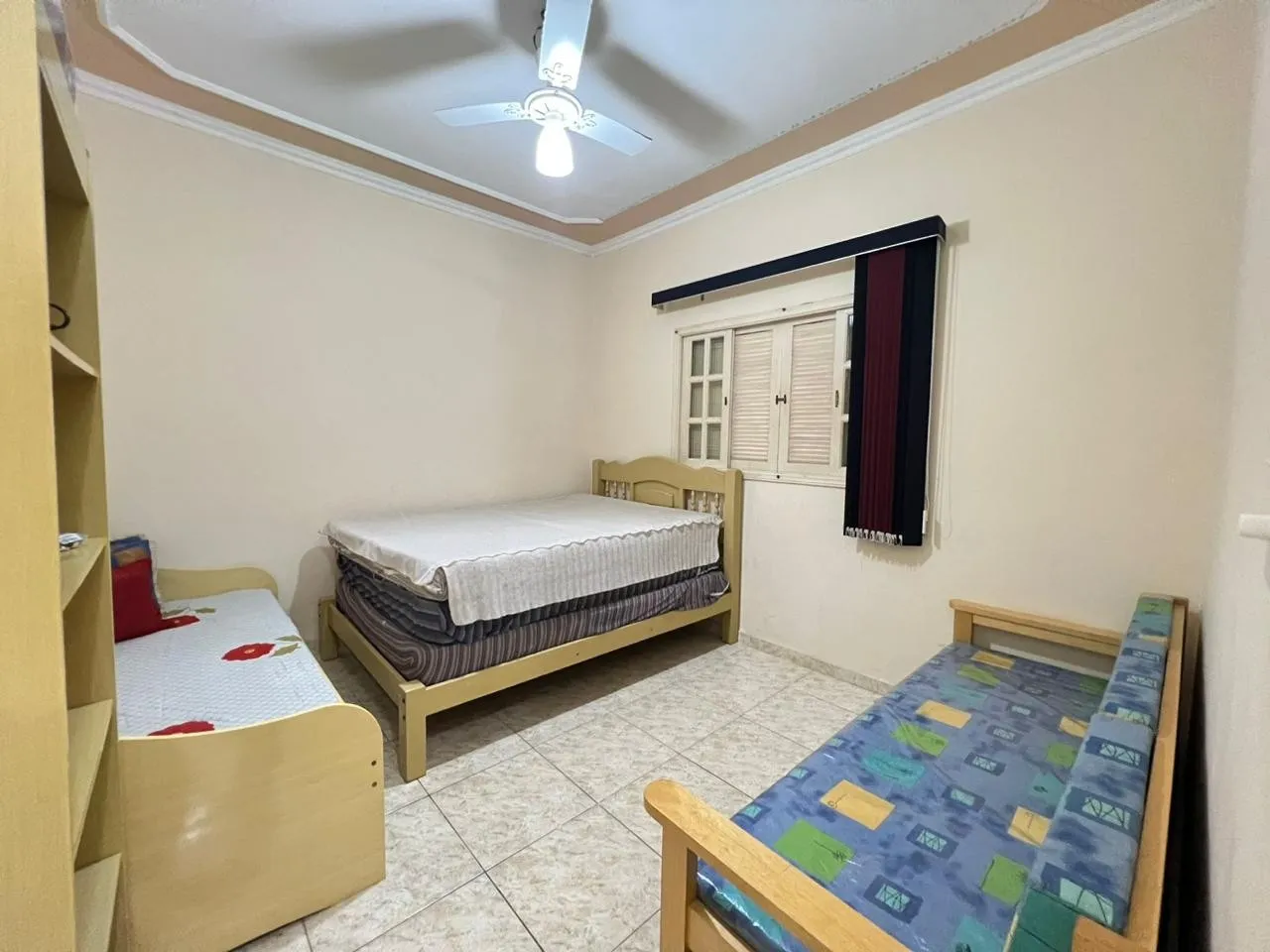 Imagem Casa para Venda em Praia Grande, Caiçara, 2 dormitórios, 1 suíte, 1 banheiro, 2 vagas