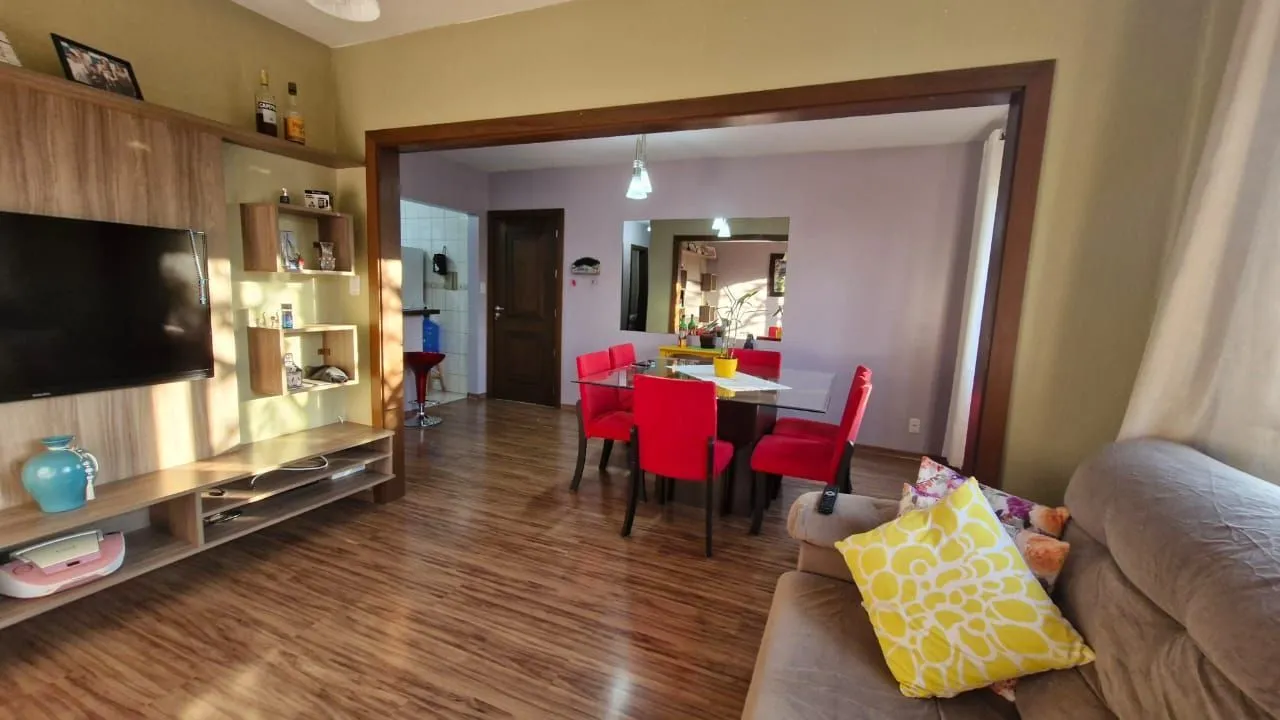 Imagem Apartamento pronto para morar, todo reformado, 3 dormitórios, banheiro, cozinha, área de serviço e 1 garagem