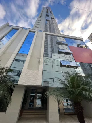 Imagem Apartamento com 3 suítes à venda no Centro de Balneário Camboriú/SC
