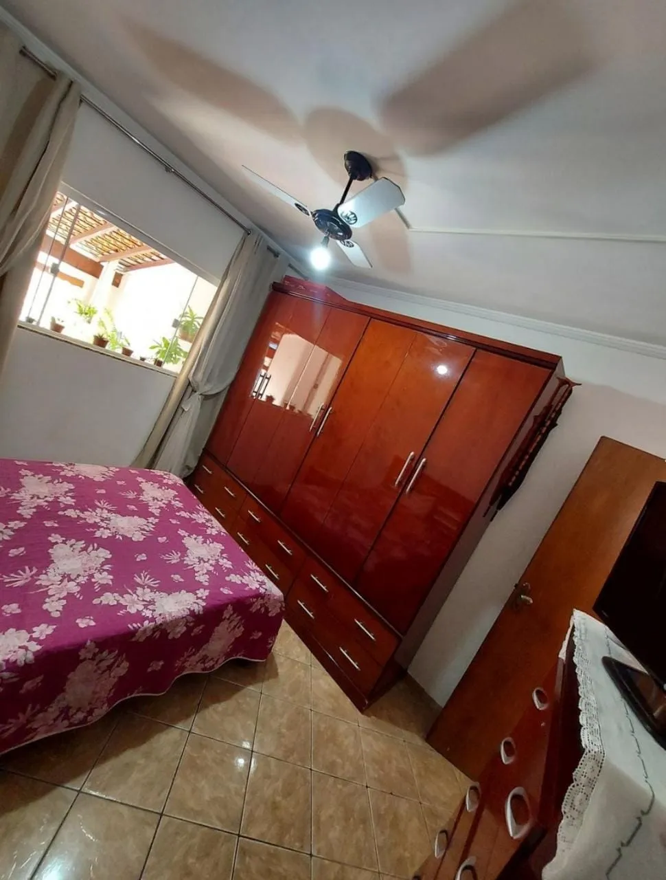 Imagem Sobrado Imponente com 4 Dormitórios, 2 Suítes, Cozinha Externa, Sacada e Ótima Estrutura à Venda - Grande Oportunidade!