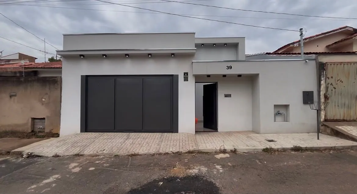 Foto do imóvel Casa com 3 dormitórios à venda, 130 m² por R$ 600.000,00 - Jardim Recanto - Patos de Minas/MG