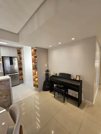 Imagem Excelente apartamento reformado com três quartos varanda a venda no caminho das arvores