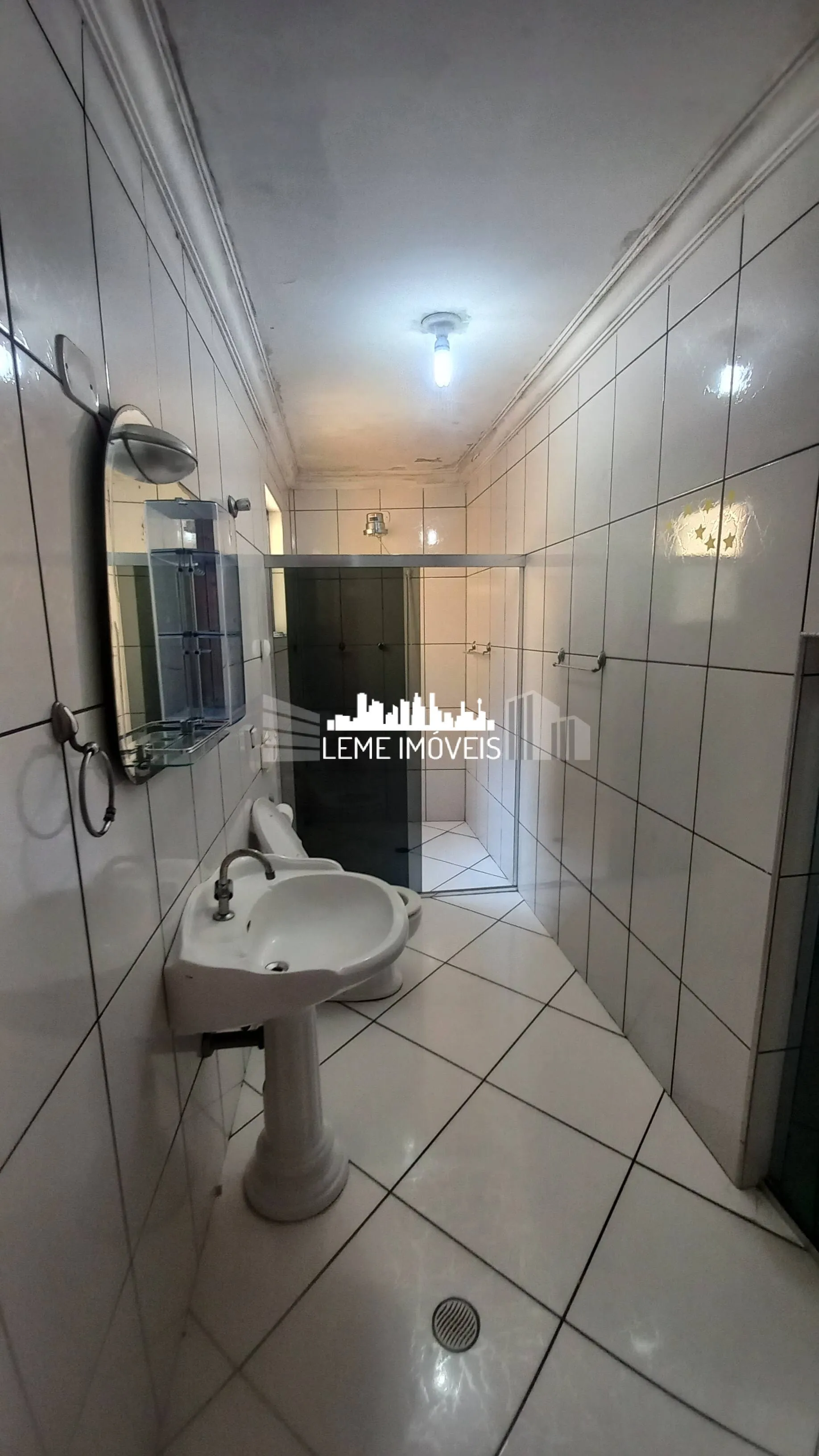 Imagem SOBRADO COM "02" (DOIS) DORMITÓRIOS, "01" (UMA) SALA, "01" (UMA) COZINHA COM ARMÁRIO PLANEJADO E M...