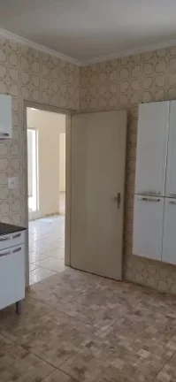 Imagem Casa 3 dormitórios, sendo uma suíte locação para comercial e ou residencial