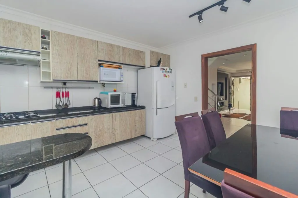 Imagem Encantadora casa com 175m², 03 dormitórios, Rua Paul Harris, Jardim Planato