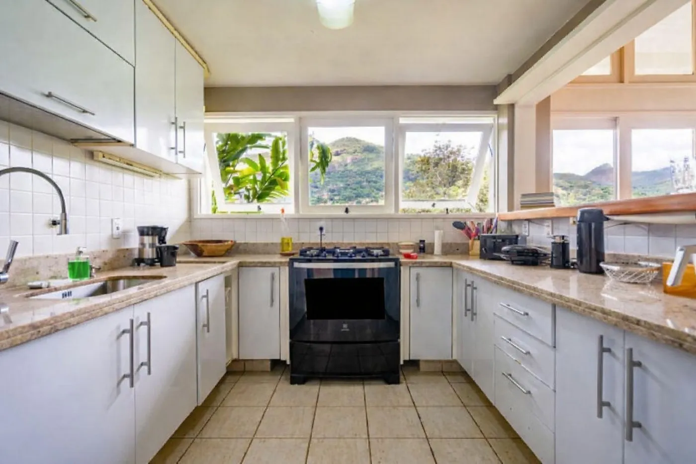 Imagem Casa em Condomínio para Venda em Petrópolis / RJ no bairro Nogueira