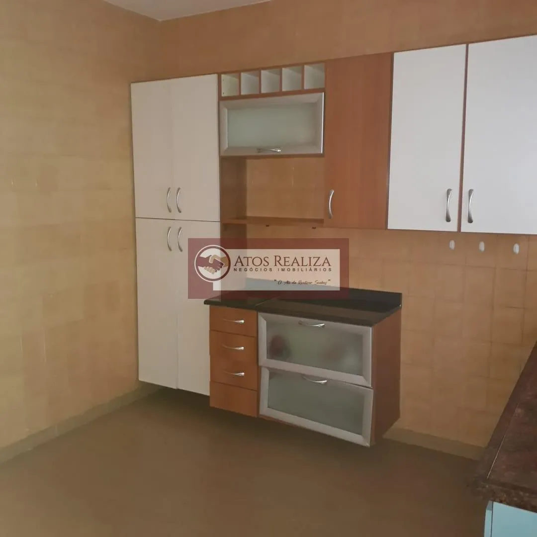 Imagem Oportunidade. Vendo lindo sobrado na vila do encontro, a 10 minutos andando do metrô Jabaquara, imóvel com 2 Dormitórios espaçosos, Cozinha com Armários, sala grande, edícula com lavanderia, bem localizado em uma rua sem saída em Jabaquara. Valor de oport