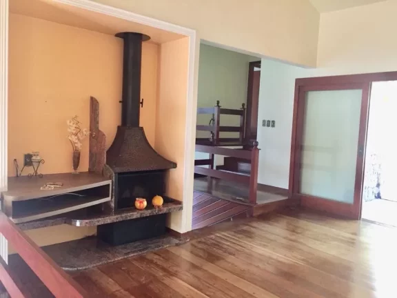 Imagem Casa de alto padrão de 3 Dormitórios e 400 m² de área útil em localização nobre Central de Sa