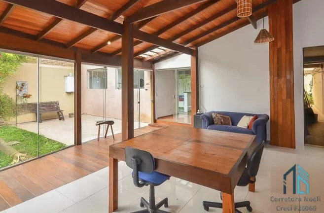 Imagem Casa c/ edícula, residencial/comercial, 03 quartos c/suítes, 10 vagas, no Mossungue em Curitiba - PR