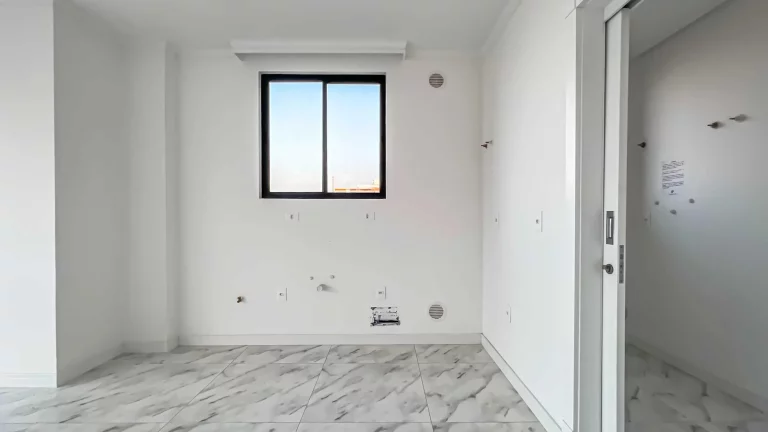 Imagem Apartamento com vista panorâmica com 2 suítes e 2 vagas de garagem em Balneário Perequê/SC