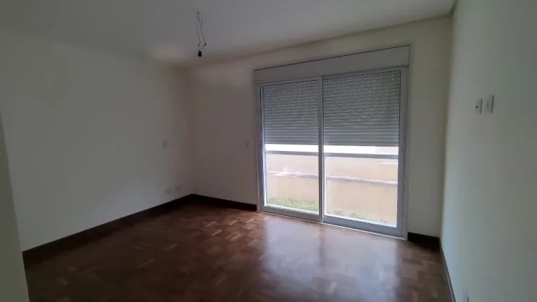 Imagem Casa Alphaville - 470 M², 4 Dorms, 4 Suítes, 2 Salas, 6 Vagas, Aquecimento Solar, Piscina, Terraço, Despensa, Área Gourmet, Depósito, Escritório.