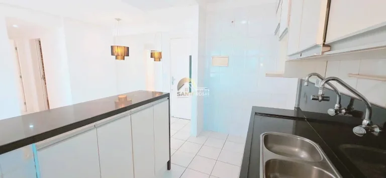 Imagem Vendo apartamento andar alto, 70m², 2 quartos com 1 suíte, varanda com fechamento Reiki e vista mar