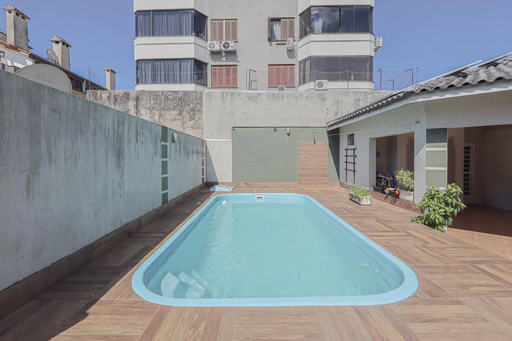 Imagem Residência de luxo ! Impecável.. 04 dormitórios , piscina / estuda dação