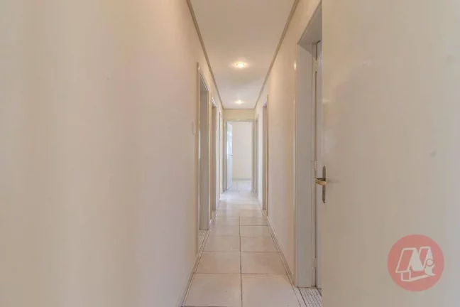 Imagem No Menino Deus 102 m², 2 dormitórios com sacada. e todo mobiliado.