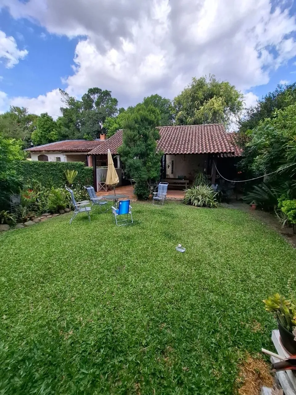 Imagem Casa em Porto Alegre, no bairro Ipanema, com 3 dormitório(s), e 3 banheiros, à venda.
