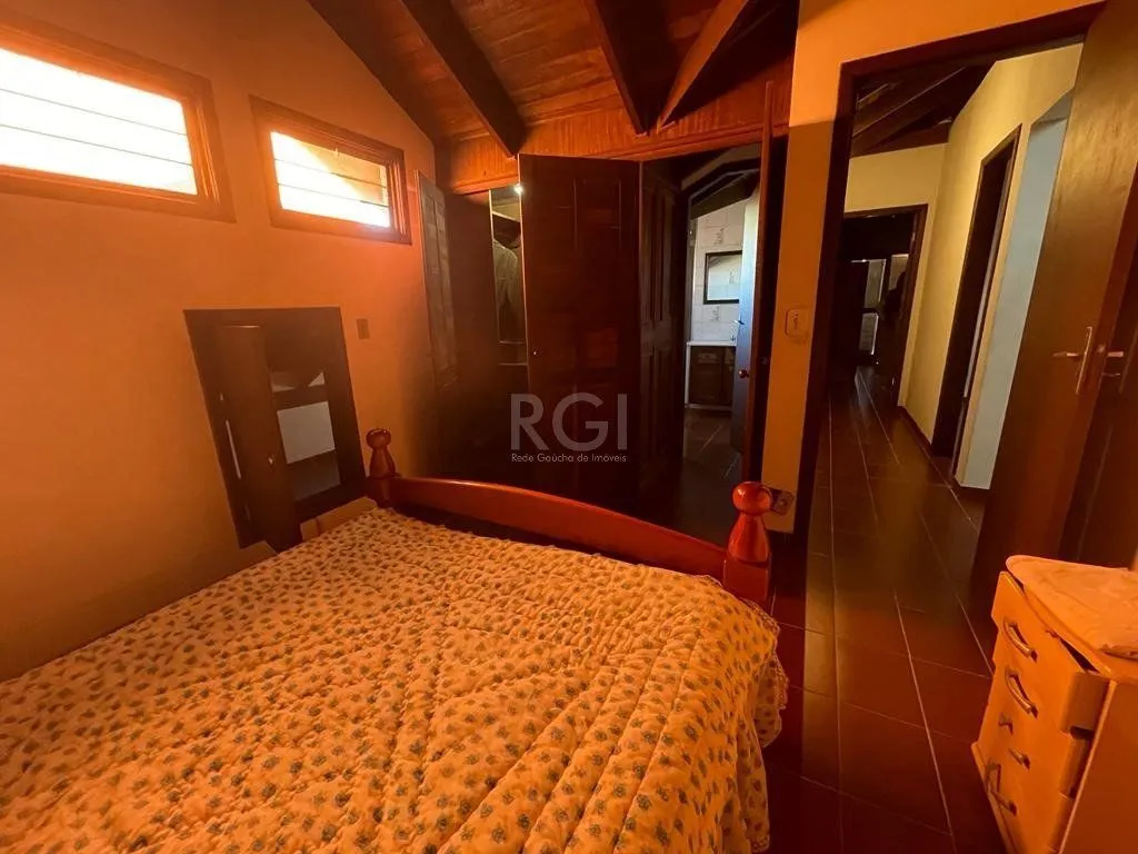 Imagem Casa para Venda - 400m², 5 dormitórios, sendo 3 suites, 4 vagas - Ipanema PORTO ALEGRE /RS