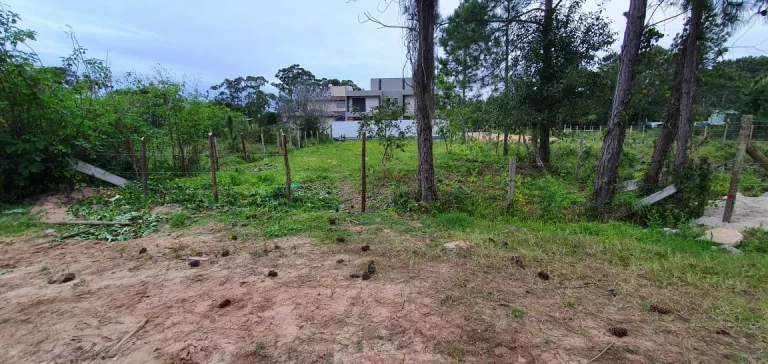 Imagem Terreno Residencial e Comercial de 360m² na Encantada - Garopaba/SC: Oportunidade Imperdível!