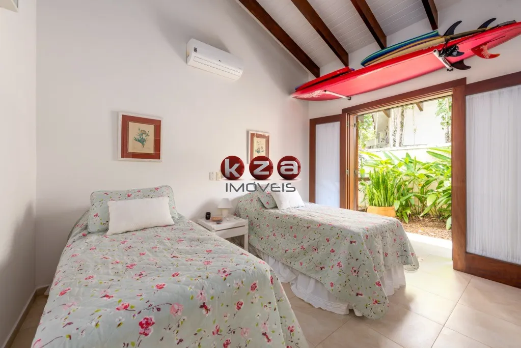 Imagem Mansão de Luxo em Condomínio Exclusivo em Maresias - 5 quartos, 5 suítes, 3 salas, 6 banheiros, 5 vagas, 507m². Venha conferir!