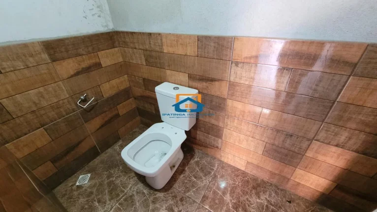 Imagem Casa grande com pontos de Comércio a venda no bairro Veraneio em Santana do Paraíso.