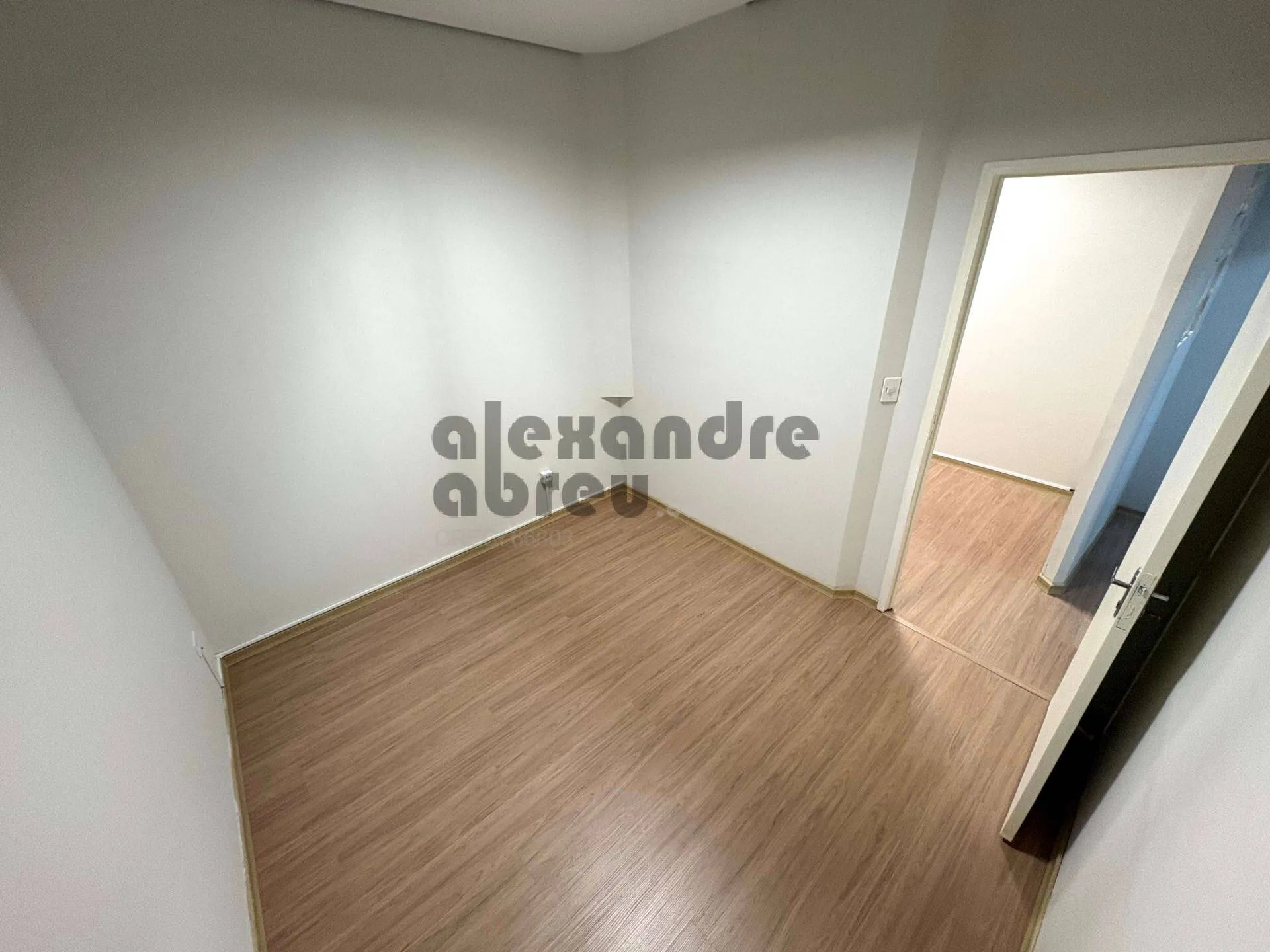 Imagem Aluga-se escritório comercial de 30 m² com 2 salas em Edifício no Morumbi