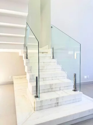Imagem Casa duplex de alto padrão em condomínio fechado Lagoa Silvana.