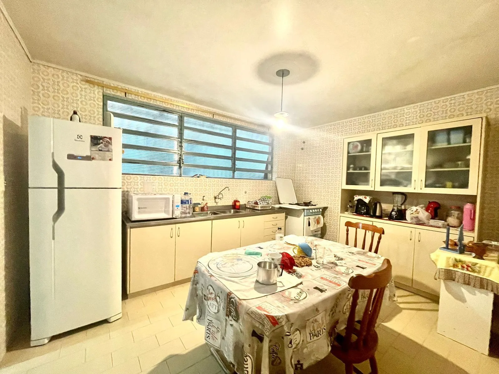 Imagem Sobrado Com 4 dormitórios, 1 suíte e 228M² no Bairro Petrópolis -Porto Alegre