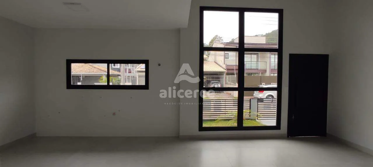 Imagem Casa à venda com 3 Quartos, 1 Suíte e 94,00m² em Ipiranga - São José/SC