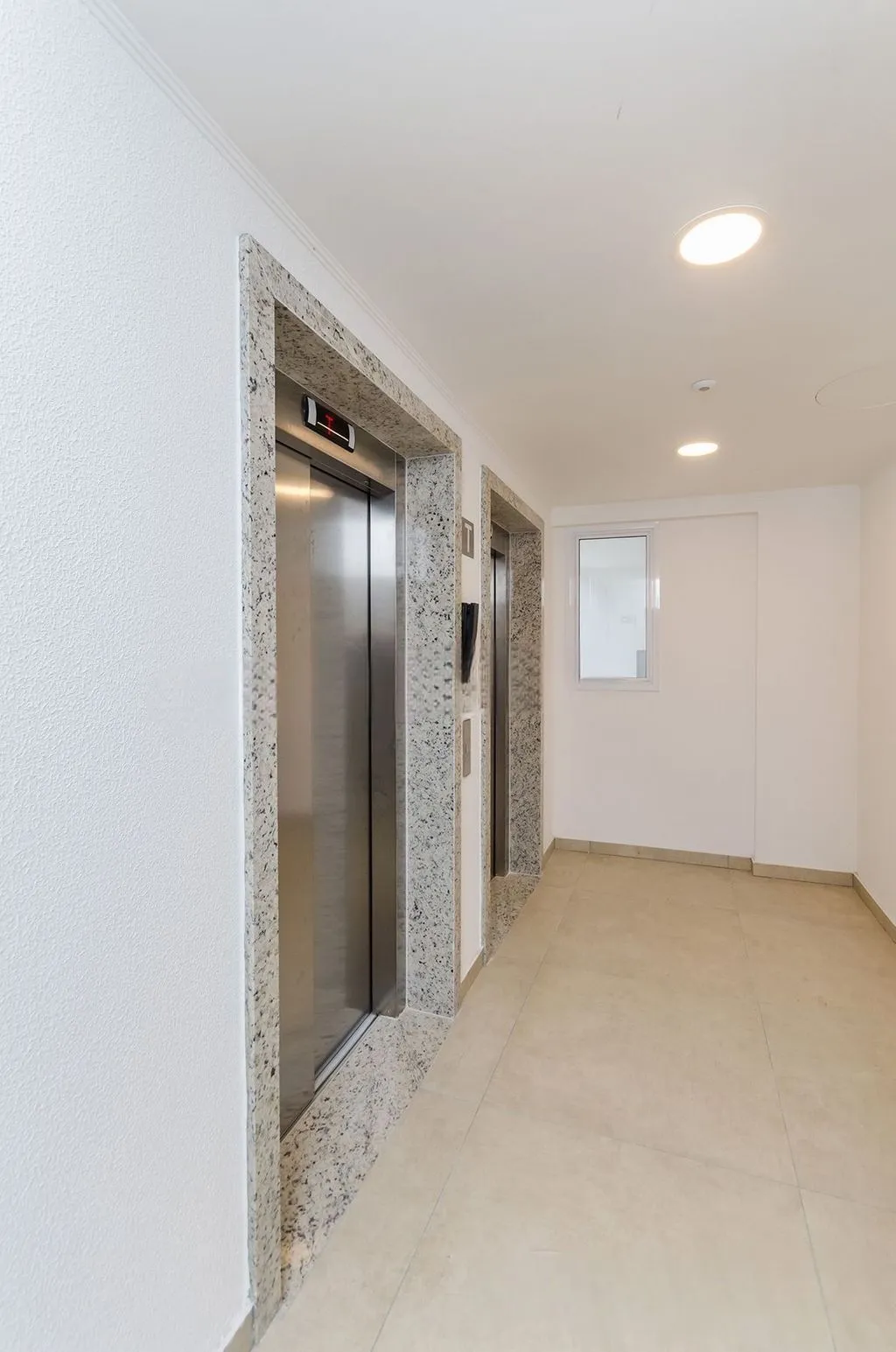 Imagem Apartamento pra investidor, 1 dormitório 51m², privativos 01 vaga locado. TOTALMENTE MOBILIADO R. Plácido de Castro - Azenha - Porto Alegre